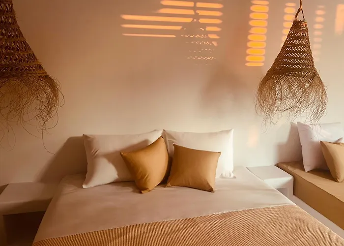 Sunset Deluxe Villa And Studios